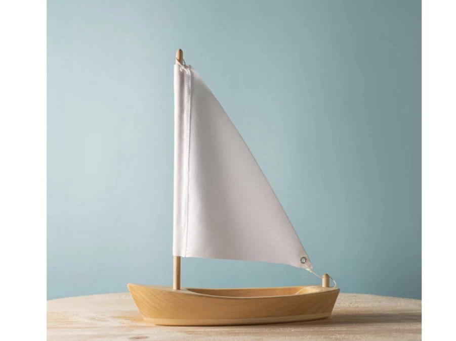 Utukutu Wooden Boat With A White Sail | Novinky