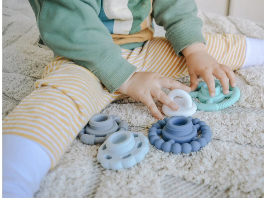 Utukutu Folding Pyramid With Teethers, Ocean | Toys
