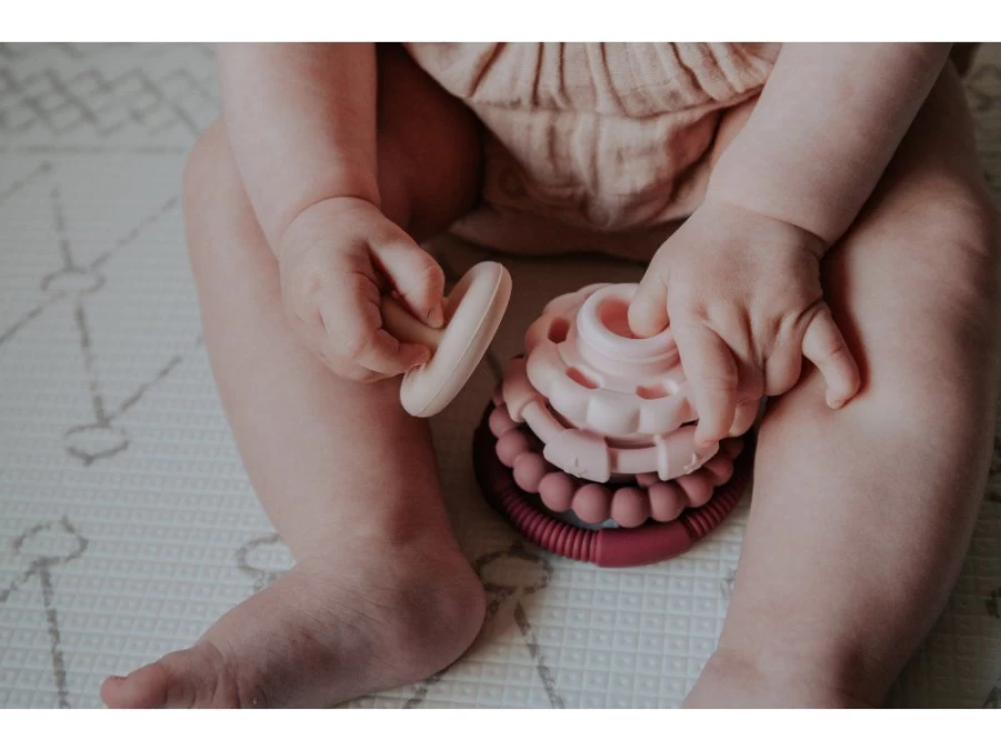 Utukutu Folding Pyramid With Teethers, Pink | Toys